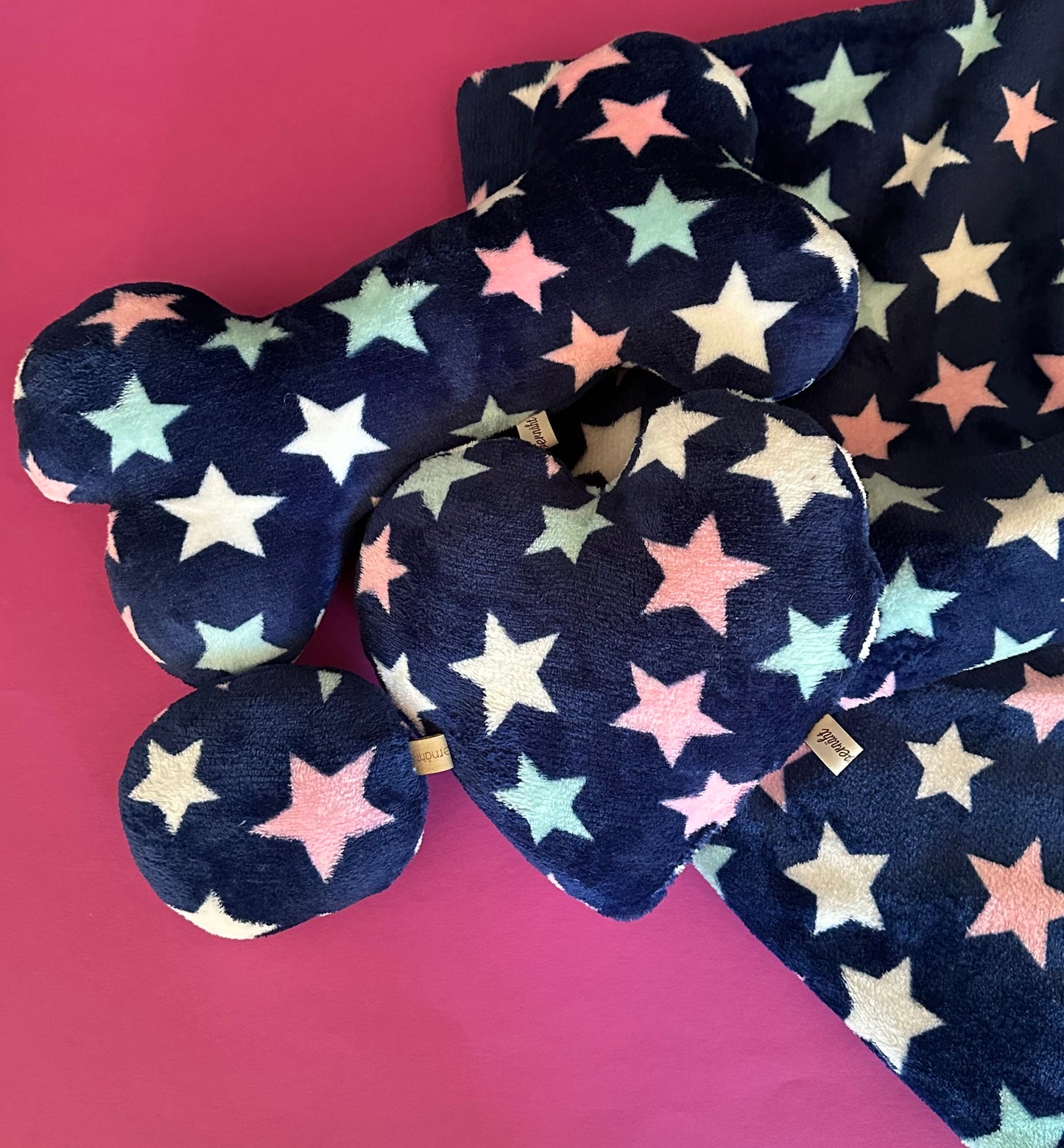 Fertig für dich: Kuschelkollektion bunte Sterne dunkelblau - sofort verfügbar!