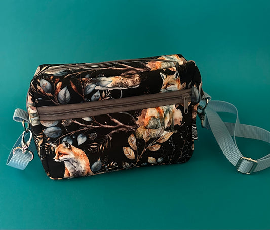 Sofortkauf | kleine Gassitasche Fuchs im Wald dunkel