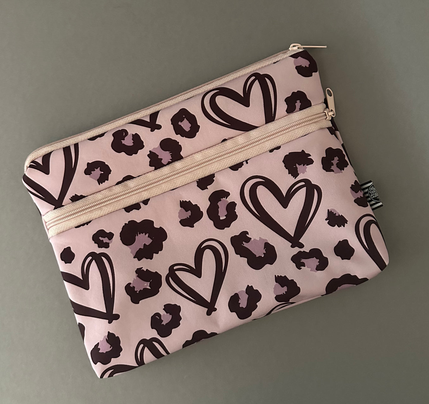 Sofortkauf | Leistungskartentasche Herzen & Leo