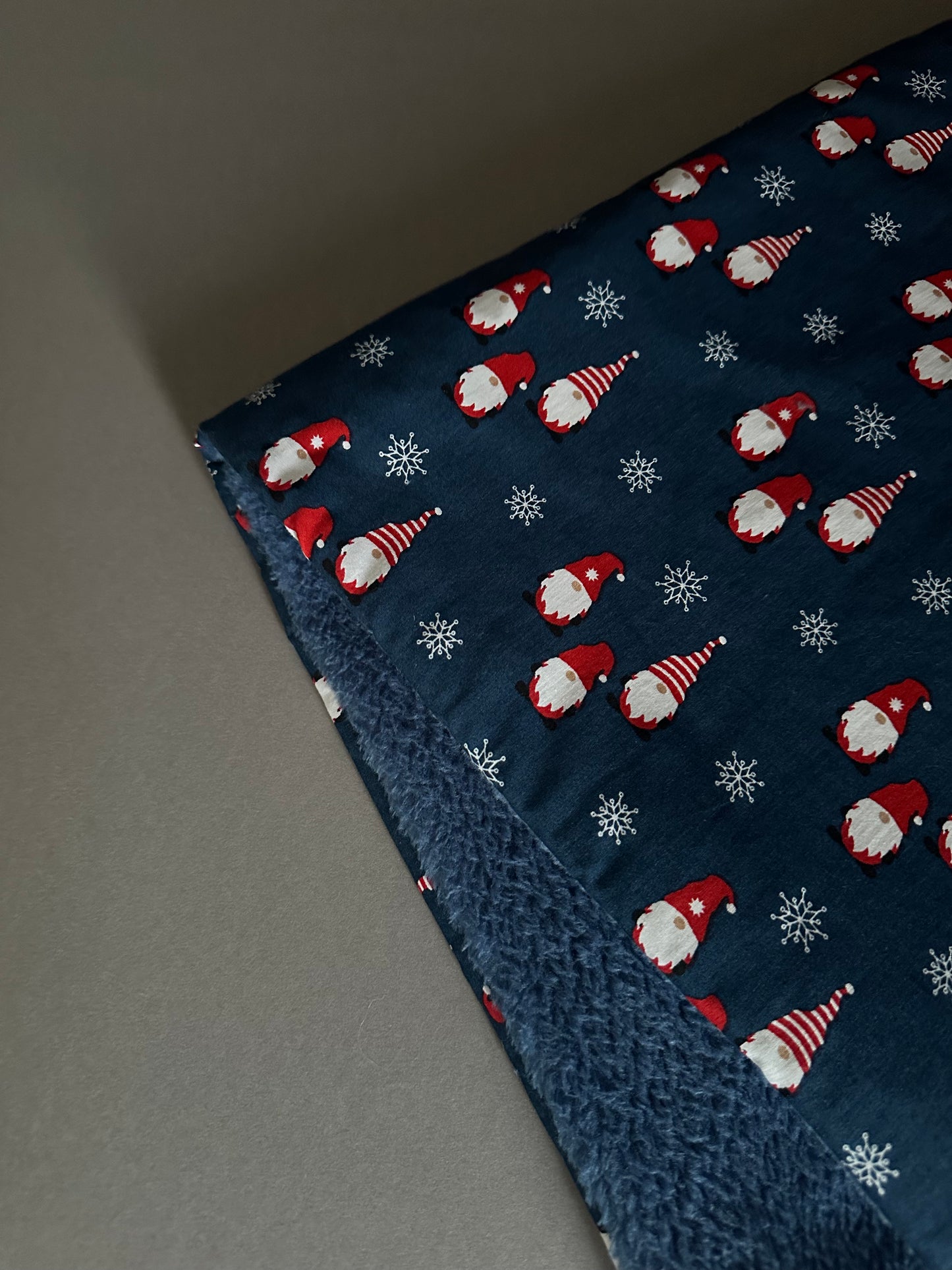 Sofortkauf: Weihnachtsdecke blaue Wichtel mit blau 50 x 70 cm