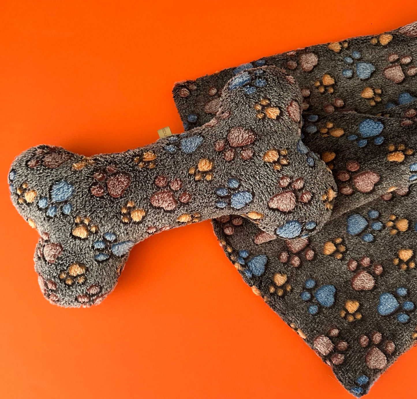 Fertig für dich: Kuschelkollektion blau / braune Pfoten - sofort verfügbar!