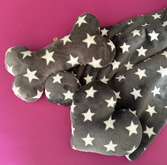 Fertig für dich: Kuschelkollektion weiße Sterne Grau - sofort verfügbar!