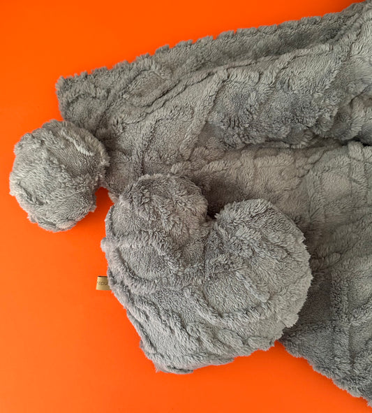Fertig für dich: Kuschelkollektion Zopfmuster grau - sofort verfügbar!