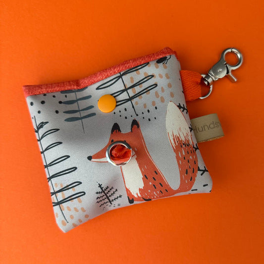 Sofortkauf | Kotbeutelspender Fuchs im Wald Grau