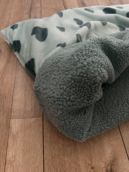 Fertig für dich: Kuschelsäcke für kleine Hunde - sofort verfügbar!