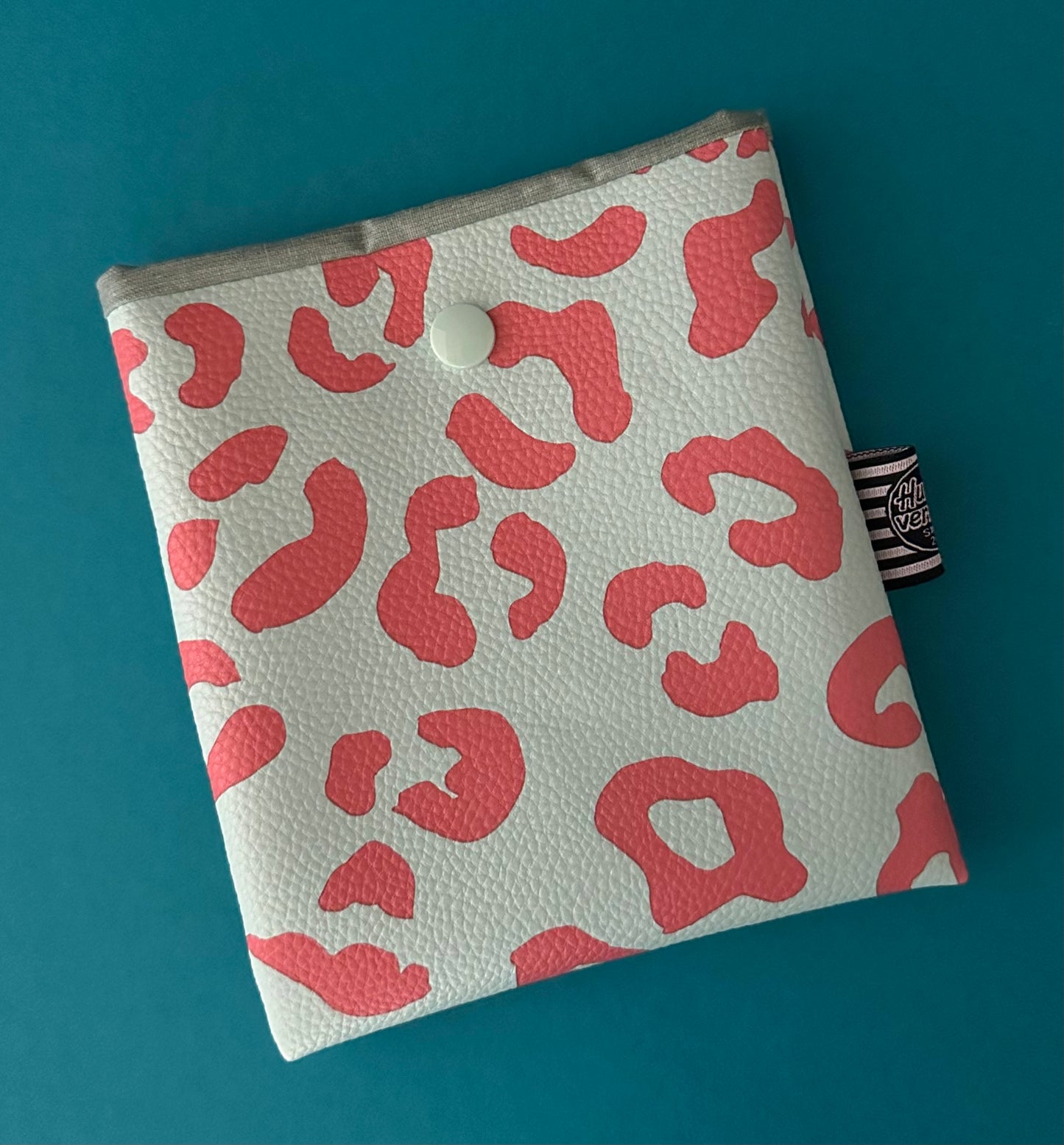 Sofortkauf | Jackentaschenbeutel Leo Kunstleder mint / koralle