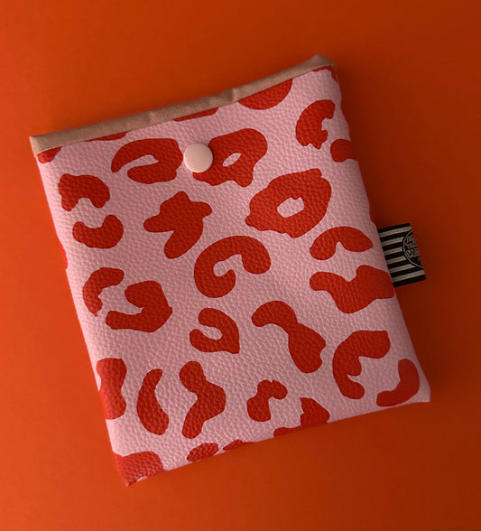 Sofortkauf | Jackentaschenbeutel Leo Kunstleder rosa / rot