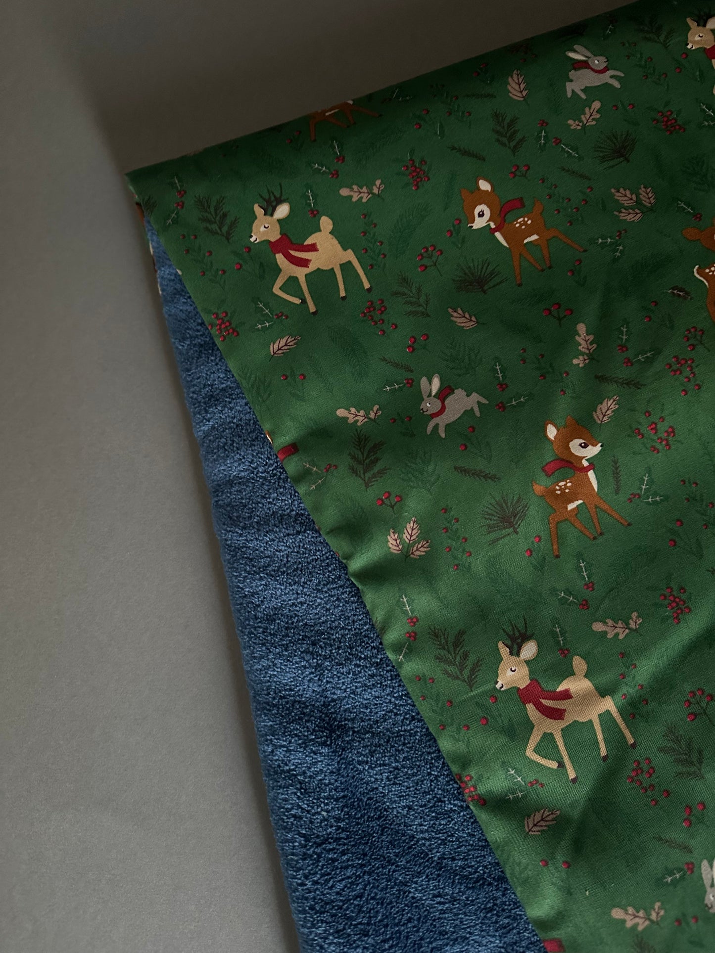 Sofortkauf: Weihnachtsdecke Rehe mit blau 70 x 100 cm