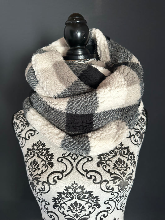 Sofortkauf | Loopschal beige / schwarz kariert