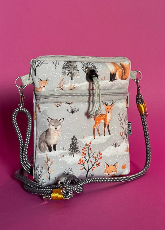 Sofortkauf | großer Futterbeutel zum Umhängen Winterwald