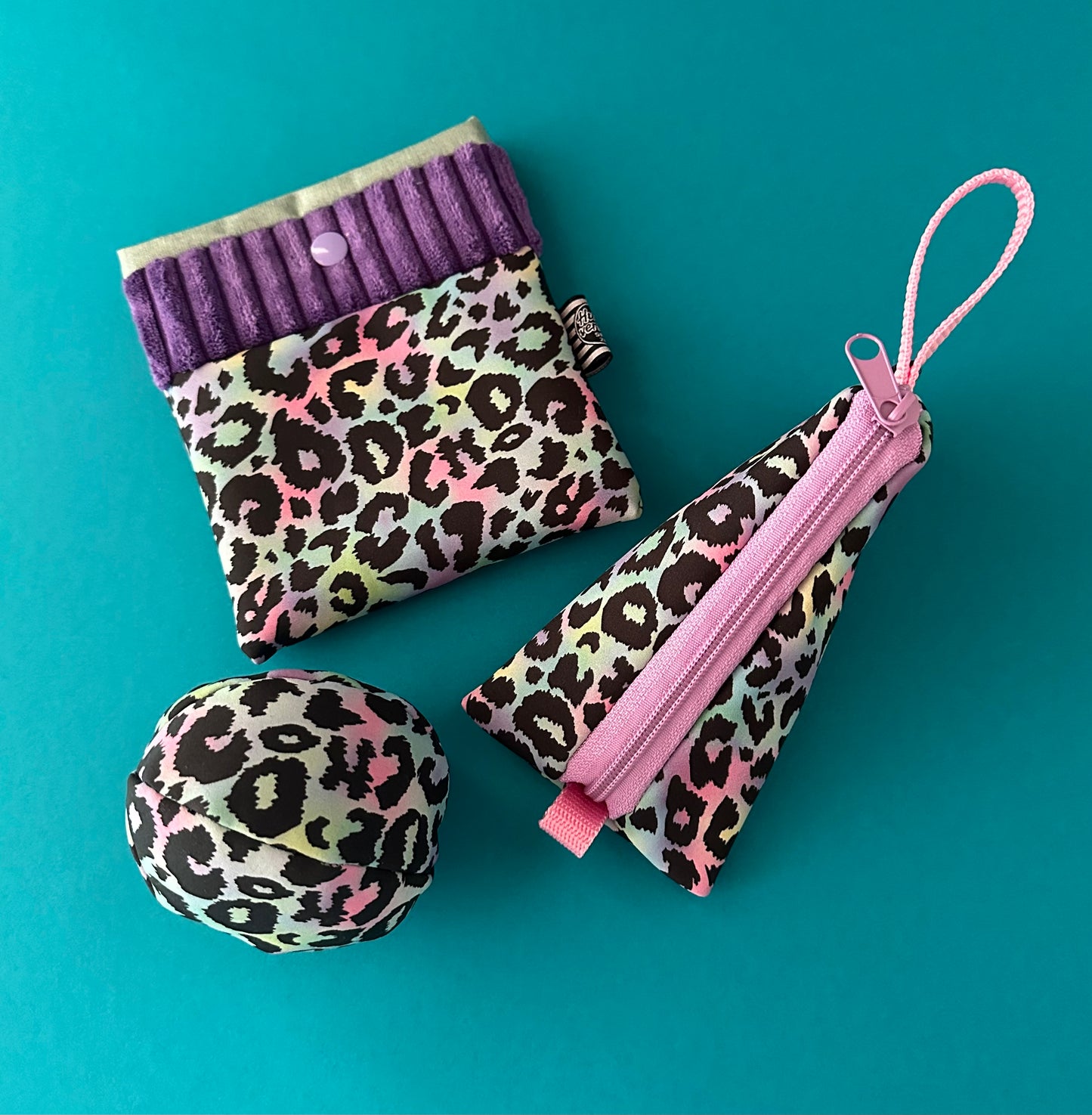 Geschenkebox Leo (kleiner Ball + Jackentaschenbeutel + mittelgroßer Futterdummy)