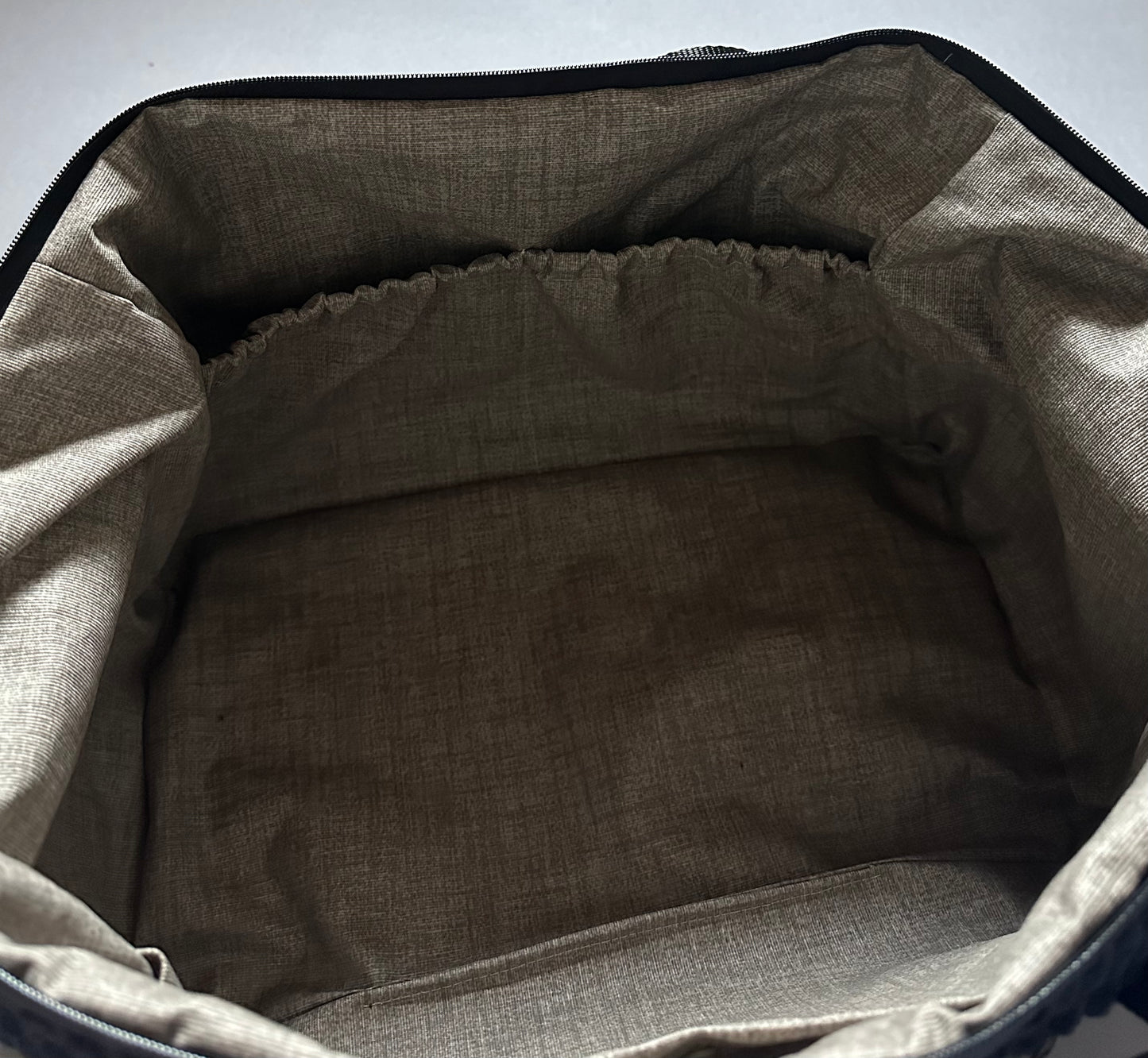 Sofortkauf | kleine Reisetasche Teddyplüsch Leo mit Samtcord schwarz