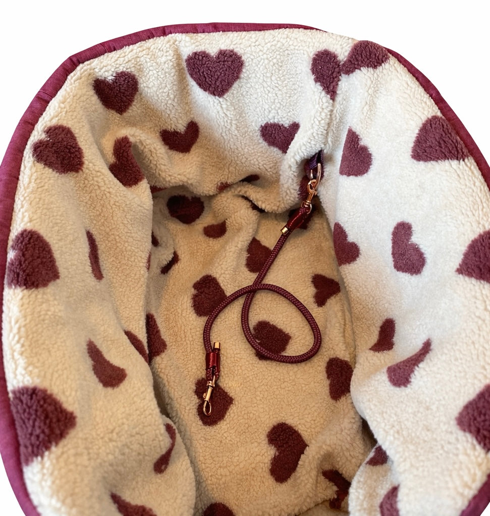 Sofortkauf | Hundetasche Softshell beere mit Teddy Herzchen beere