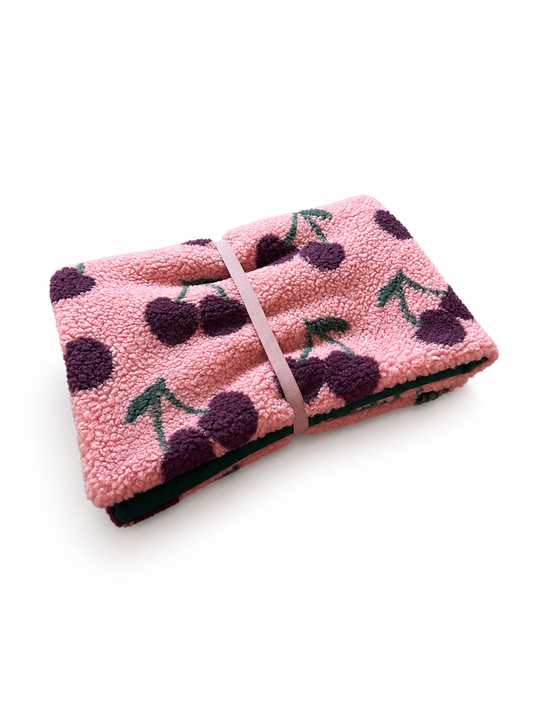 Sofortkauf | Lieblingsplatz to go Teddy Kirschen rosa