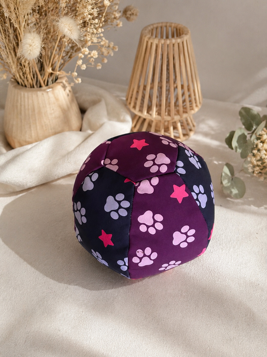 großer Ball aus Softshell Pfoten lila / blau