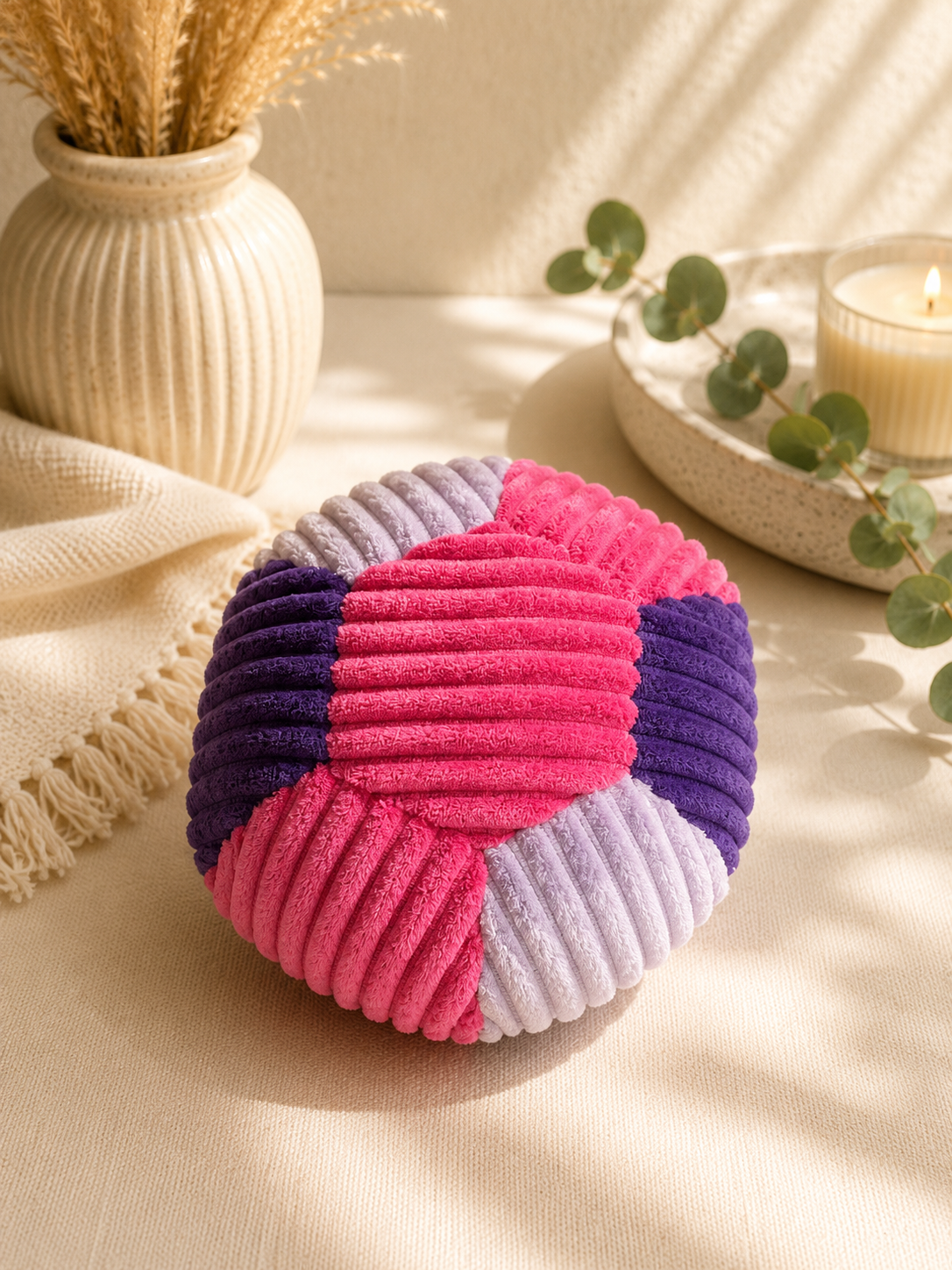 großer Ball aus Cord flieder / lila / pink