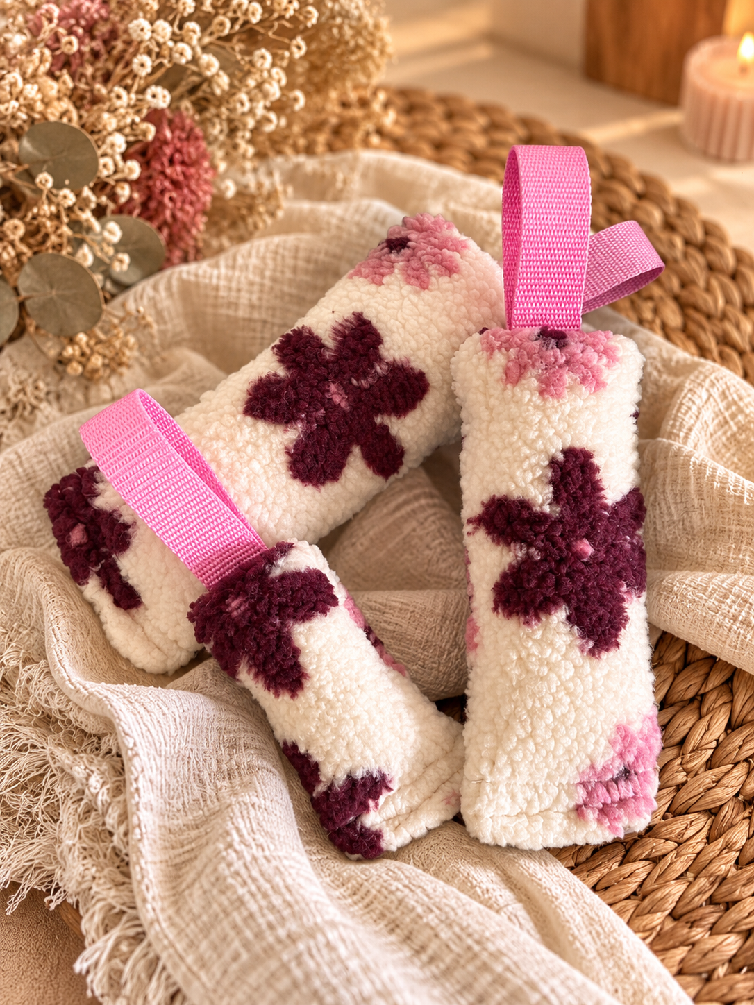Trainingsdummy aus Teddyplüsch kleine Blüten beige
