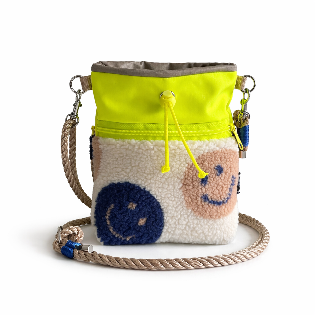 Sofortkauf | Futterbeutel zum Umhängen Teddy Smiley beige