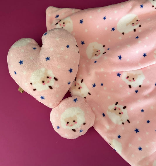 Fertig für dich: Kuschelkollektion Schäfchen rosa - sofort verfügbar!